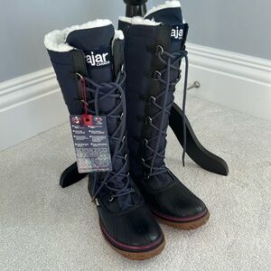 New Pajar snow boots. Size 8-8 1/2. Navy.
